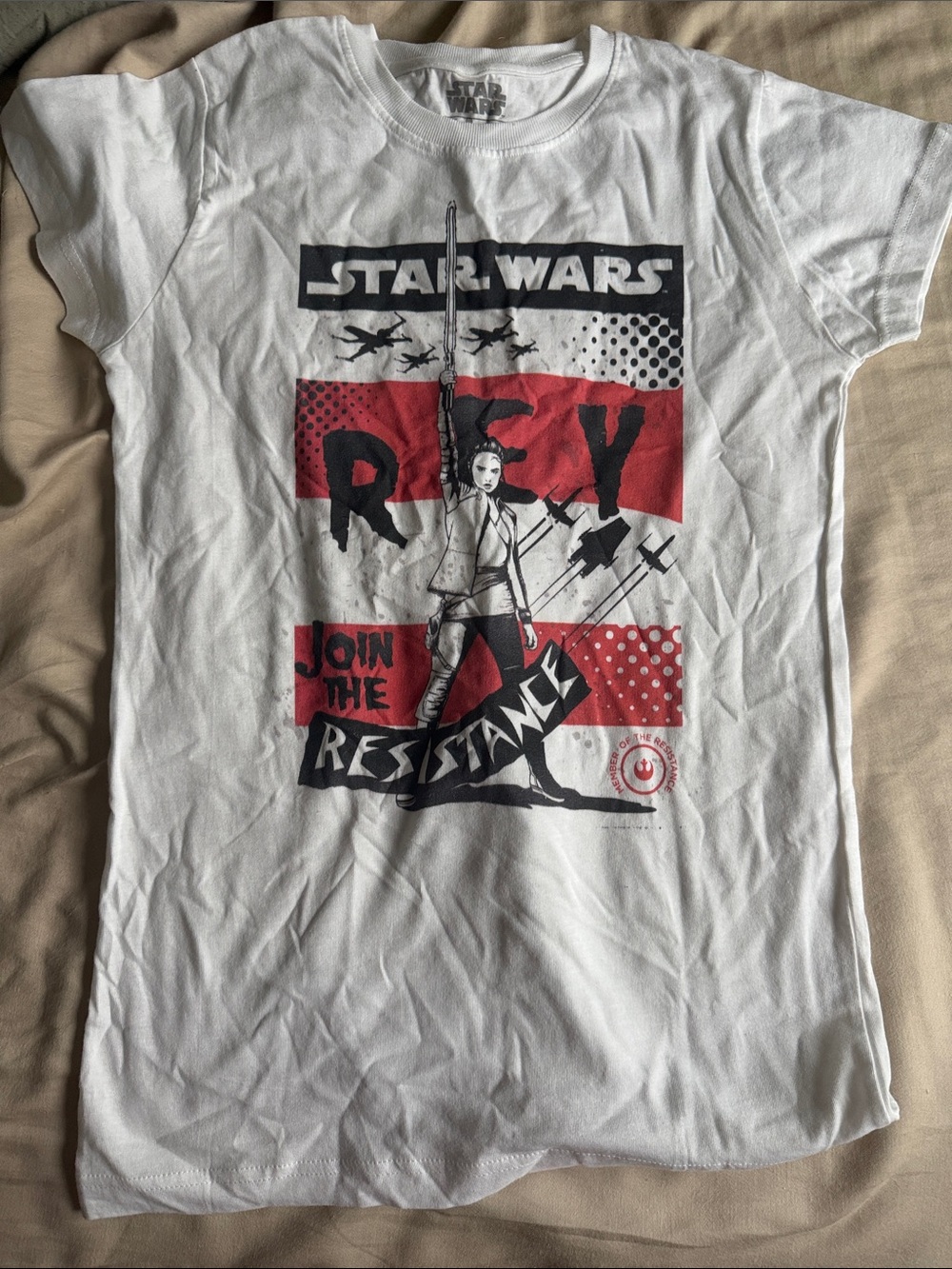 Star Wars woman’s White 'Join the Resistance' Graphic T-Shirt - size medium